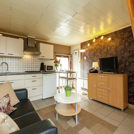 Charming Cottage In Stoumont With Colourful Garden, Cleaning Included Vakantiehuis