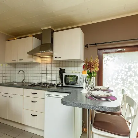Charming Cottage In Stoumont With Colourful Garden, Cleaning Included Vakantiehuis
